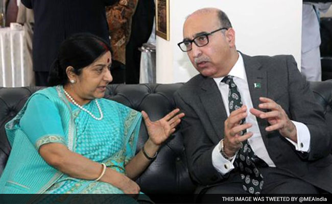 External Affairs Minister Sushma Swaraj Hosts Eid Milan for Diplomats