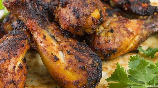 Tandoori Chicken Without Oven: बिना ओवन के तंदूरी चिकन कैसे बनाएं, यहां जानें 5 आसान टिप्स Tandoori Chicken Without Oven: बिना ओवन के तंदूरी चिकन कैसे बनाएं, यहां जानें 5 आसान टिप्स