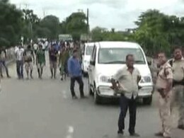 असम के तिनसुकिया में बिज़नेसमैन पिता और बेटी की हत्या के बाद तनाव असम के तिनसुकिया में बिज़नेसमैन पिता और बेटी की हत्या के बाद तनाव