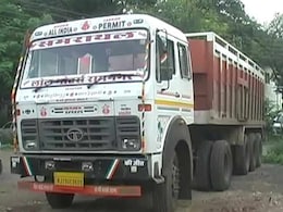 पुलिस ने चलाई ट्रक के टायर पर गोली, नाकाबंदी तोड़ कर भाग रहा था ड्राइवर पुलिस ने चलाई ट्रक के टायर पर गोली, नाकाबंदी तोड़ कर भाग रहा था ड्राइवर