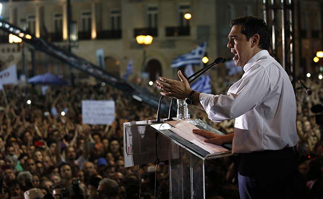 Mass Rival Rallies Ahead of Greece Bail Out Vote, PM Tsipras Urges People to Say 'No'