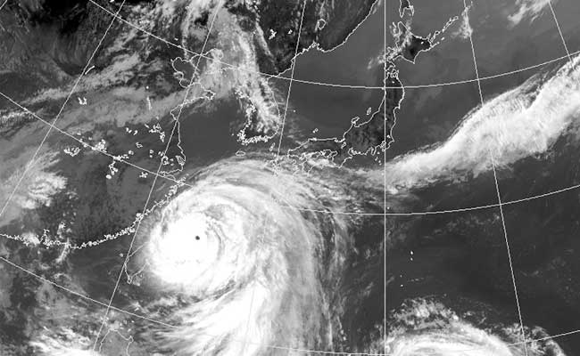 'Super Typhoon' Dujuan Nears Taiwan