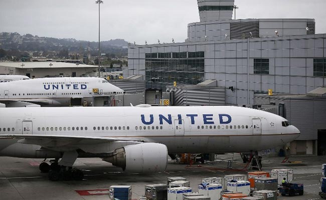 Scorpion On Plane Delays Flight For Hours. Yes, It Is United Again