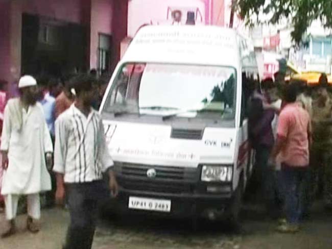 बाराबंकी के थाने में पुलिसवालों ने महिला को जिंदा जलाया, मौत