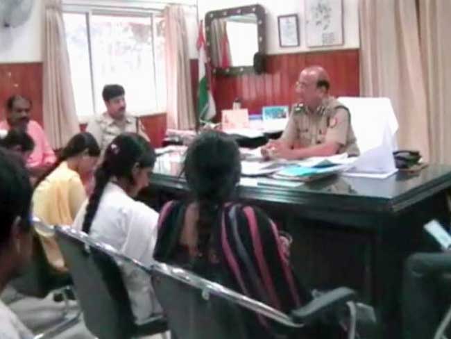 मनचलों का खौफ : यूपी के शेरगढ़ में 200 लड़कियों ने स्कूल जाना किया बंद