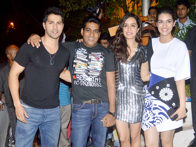 वरुण-श्रद्धा ने दी 'एबीसीडी-2' की सक्सेस पार्टी, दर्जनों सितारे हुए शरीक