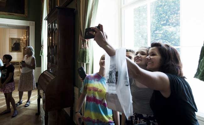 Ban Lifted on Photos During White House Tours