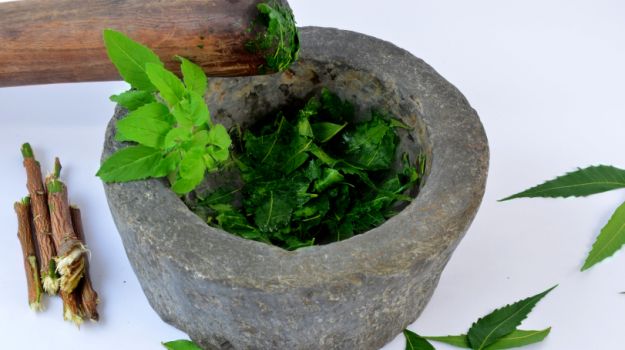 मॉनसून में आयुर्वेदिक साबुन देगा आपकी स्किन को निखार