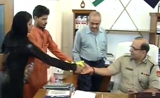 Aabid Qureshi of Jaipur Found a Lakh in Cash. And Didn't Keep It.
