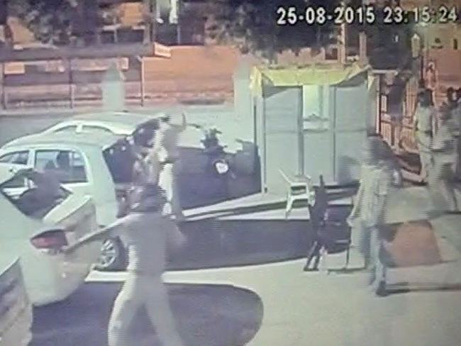 पटेल आंदोलन के दौरान गुजरात पुलिस की तोड़फोड़ सीसीटीवी में कैद