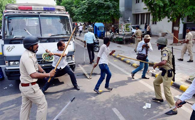 Gujarat Violence: Court Orders Probe Into Police Action in Ahmedabad