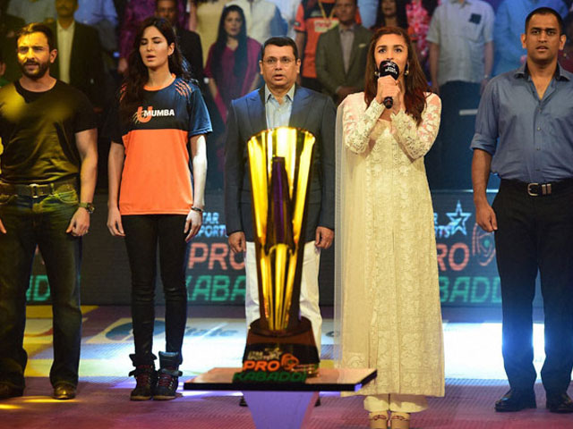 Alia Sang the National Anthem in Mumbai, Felt Very <I>Shaandaar</i>