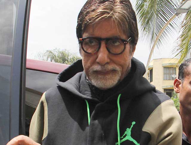 पिछले एक साल से बिग बी को भेजे जा रहे हैं आपत्तिजनक SMS