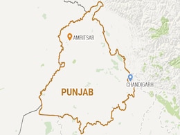 अमृतसर में एक मिनी बस की कार से भिड़ंत, हादसे में 9 की मौत अमृतसर में एक मिनी बस की कार से भिड़ंत, हादसे में 9 की मौत