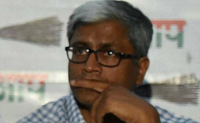 निर्वाचन आयोग पर फूटा आप नेता आशुतोष का गुस्सा, 'चुनाव आयोग कभी इतना नीचे नहीं गिरा'