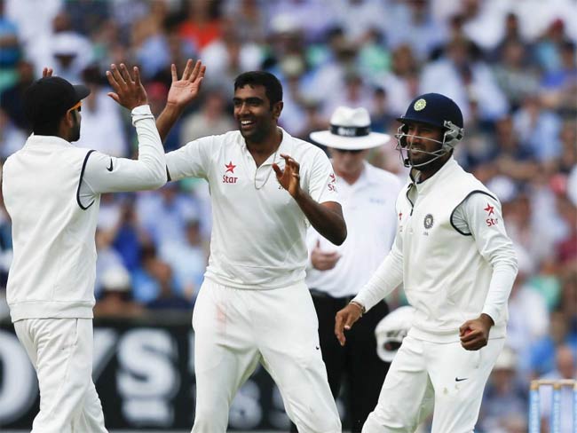 गॉल टेस्ट : भारत ने दो विकेट पर 128 रन बनाए, धवन का अर्धशतक