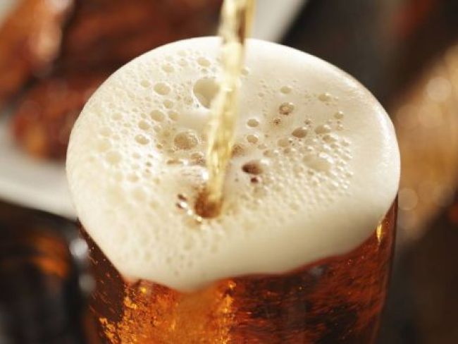 2 Beers a Week Cut Heart Attack Risk in Women
