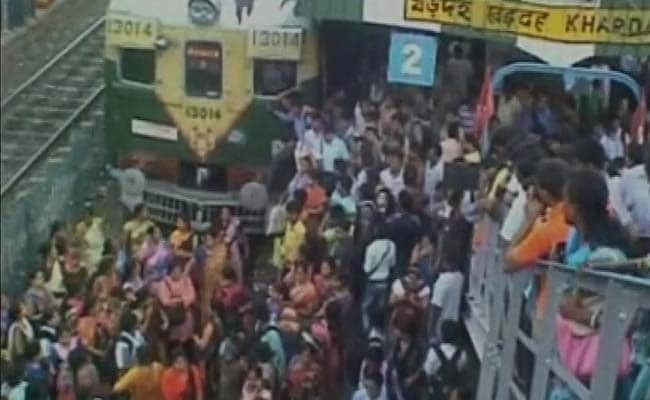 Passengers Clash With Police in Bengal Railway Station, 7 Cops Injured