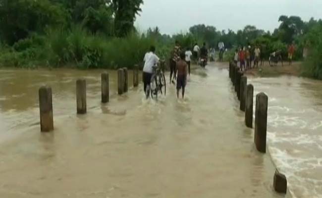 Rain Lashes Southern Bengal; Throws Road, Rail Traffic Out of Gear