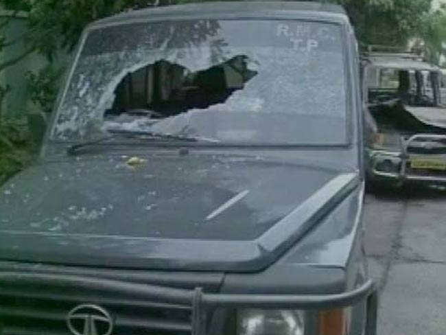 गुजरात : हार्दिक पटेल की हिरासत पर हुई झड़पों के बाद कई इलाकों में व्हाट्सऐप पर रोक