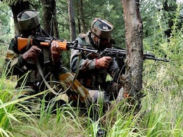Pakistan Targets Indian Posts in Jammu and Kashmir's Poonch Pakistan Targets Indian Posts in Jammu and Kashmir's Poonch