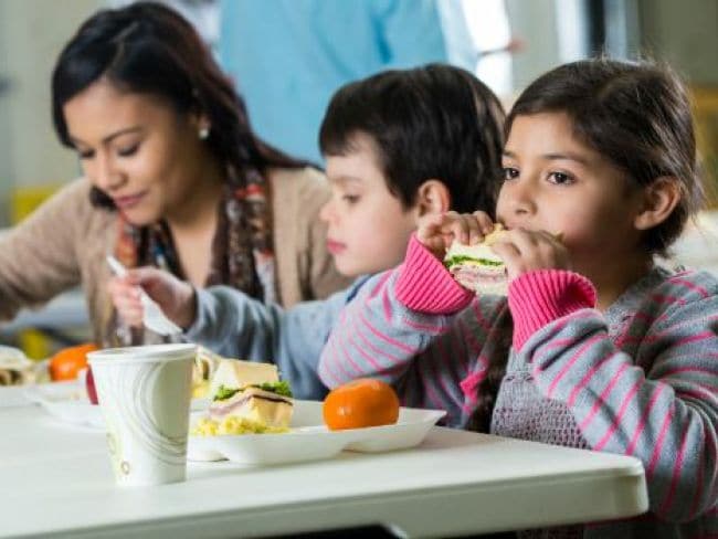 अगर आपका बच्चा खाने में मीन-मेख निकाल रहा है, तो हो जाइए सावधान