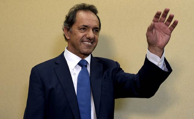 Argentine Front-Runner Daniel Scioli Cuts Short Italy Trip to Battle Floods