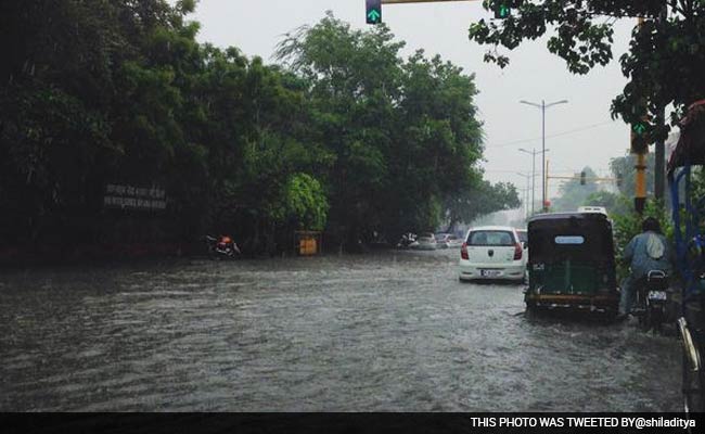 Rains Lash Delhi; Traffic, Waterlogging Woes for Residents