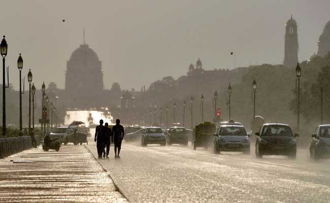 Heavy Rain in Delhi Leads to Traffic Snarls