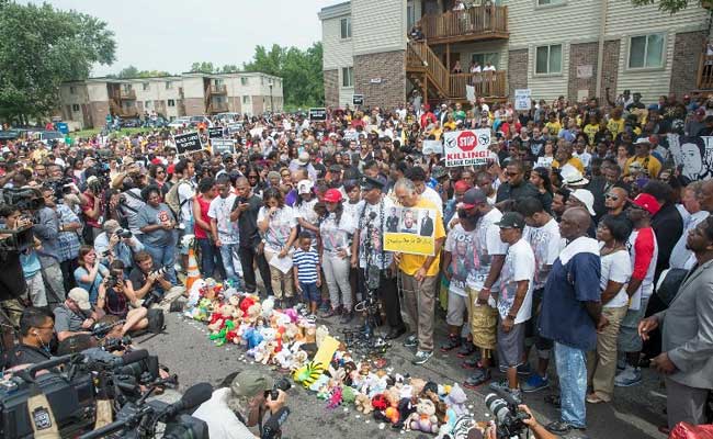 Gunshots Heard as Ferguson Protests Turn Violent a Year After Michael Brown Shooting