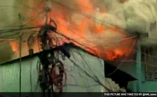 Fire Breaks Out at a Factory in West Bengal's Baranagar, 11 Fire Engines Rushed