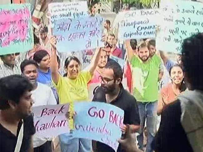 FTII निदेशक ने कैम्पस में तैनात किए बाउंसर्स, फैसले के खिलाफ खड़े हुए डीन