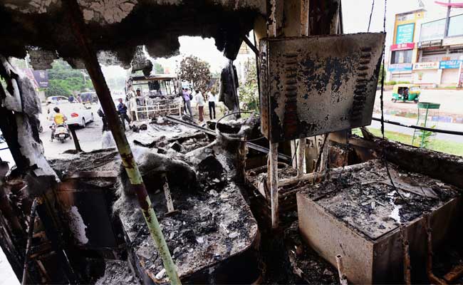 राजस्थान के नागौर में बस अड्डे पर खड़े-खड़े जल गईं चार बसें