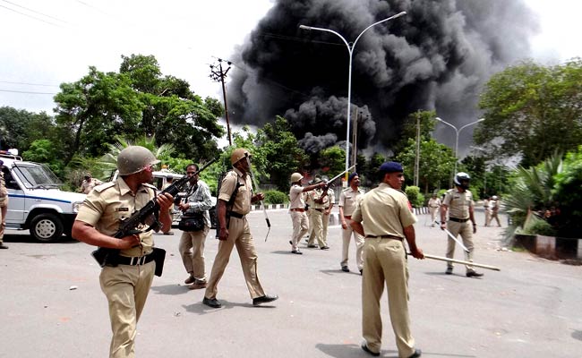अहमदाबाद हिंसा के दौरान मौत मामले में गुजरात पुलिस के खिलाफ़ हत्या का केस दर्ज