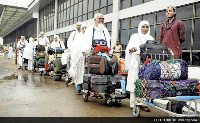 Air India Crew to Get Rs 10,000 'Haj Incentive' to be on Time