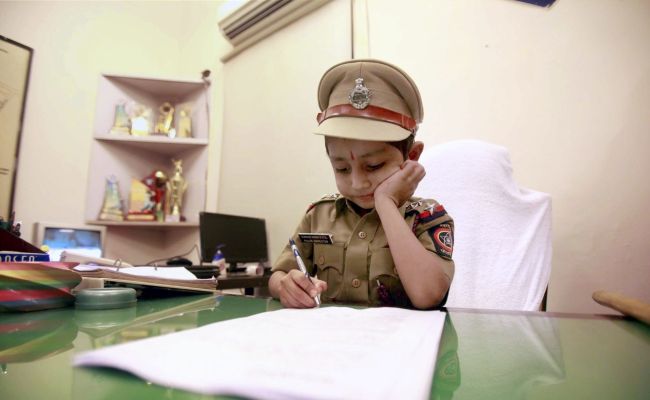 5-Year-Old Cancer Patient Gets to be Police Officer For a Day