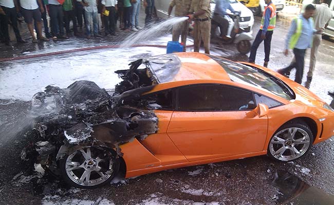 Rs 2.5 Crore Lamborghini Gallardo Seen on Fire in Delhi