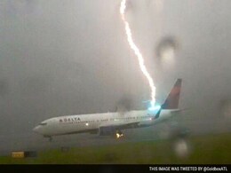 Flight Struck By Lightning Makes Emergency Landing At New York Airport Flight Struck By Lightning Makes Emergency Landing At New York Airport