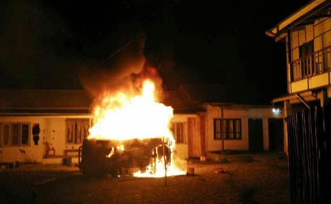 दक्षिण मणिपुर में हिंसा, मंत्री और दो विधायकों के घरों को लगाई गई आग