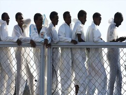 Migrants Scuffle With Police in Italian City, Denounce Conditions Migrants Scuffle With Police in Italian City, Denounce Conditions
