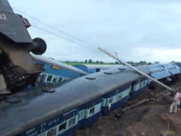 अपनों की तलाश में बजती रही फोन की घंटी, किसी को भाई का हाल जानना था तो किसी को पति का अपनों की तलाश में बजती रही फोन की घंटी, किसी को भाई का हाल जानना था तो किसी को पति का