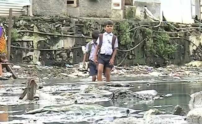 These Mumbai Children Wade Through Knee-Deep Sewage to Make it to School