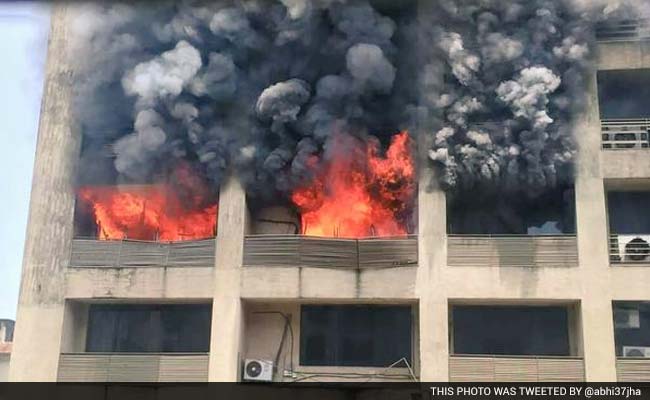 Major Fire Breaks Out in Mumbai's Malad, None Hurt