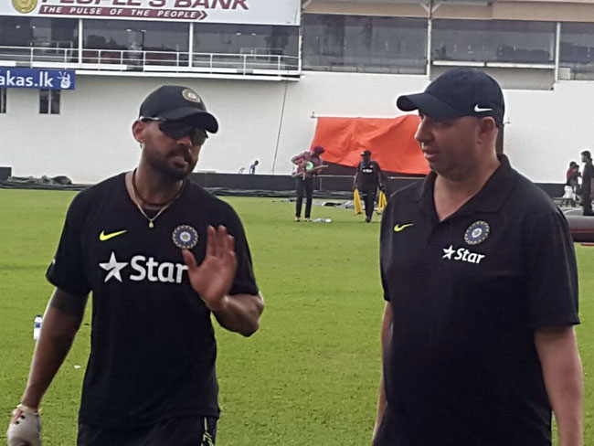 हमारे गेंदबाजों ने बल्लेबाजों की काफी मदद की : मुरली विजय