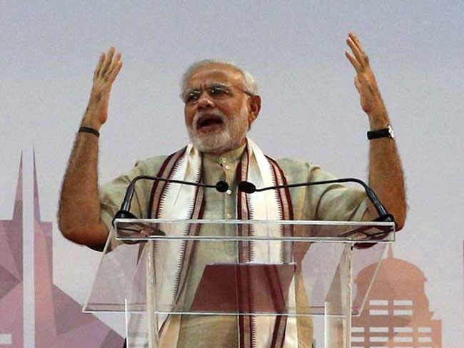 बिहार के विकास पर सियासत, मोदी का नीतीश पर निशाना