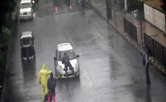 Mumbai Road Rage Caught on CCTV,  Man Holds On to Wipers of Car