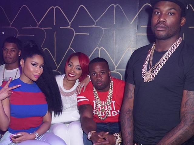 Nicki Minaj, Meek's On-Stage Cuddle Puts Split Rumours to Rest