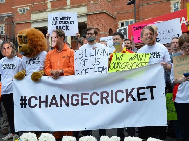 ओवल में भारत, इंग्लैंड और ऑस्ट्रेलिया के खिलाफ विरोध प्रदर्शन