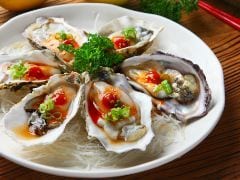 The Dangers of Eating Raw Oysters