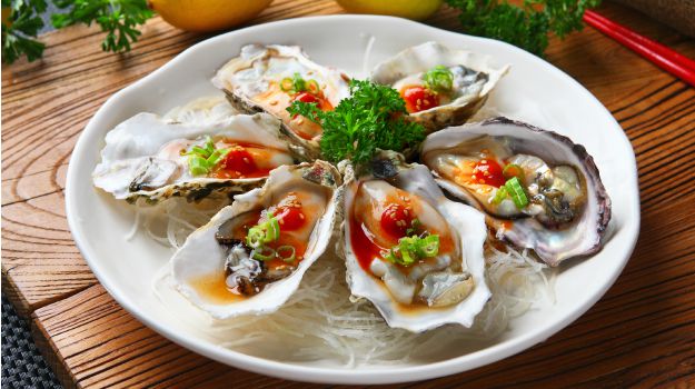 The Dangers of Eating Raw Oysters